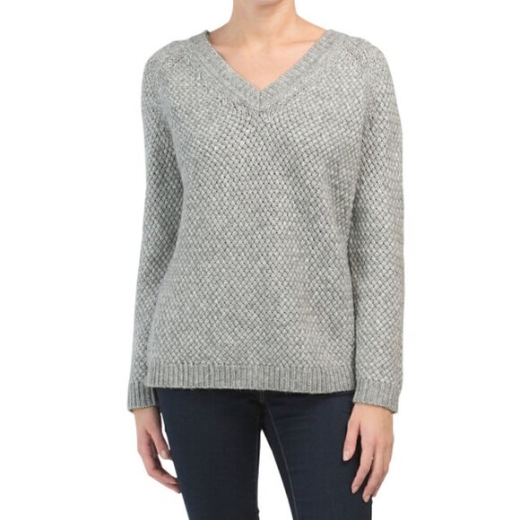 NWT‎ Theory Gray Slouchy V Neck Textured Sweater, Size M - Picture 1 of 13